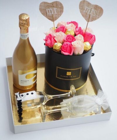 מתנה לזוג עם יין מבעבע